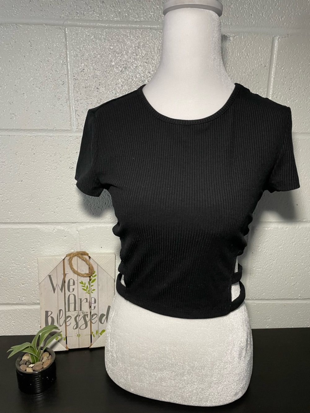 SHEIN Black Ribbed Side-Cut Crop Top